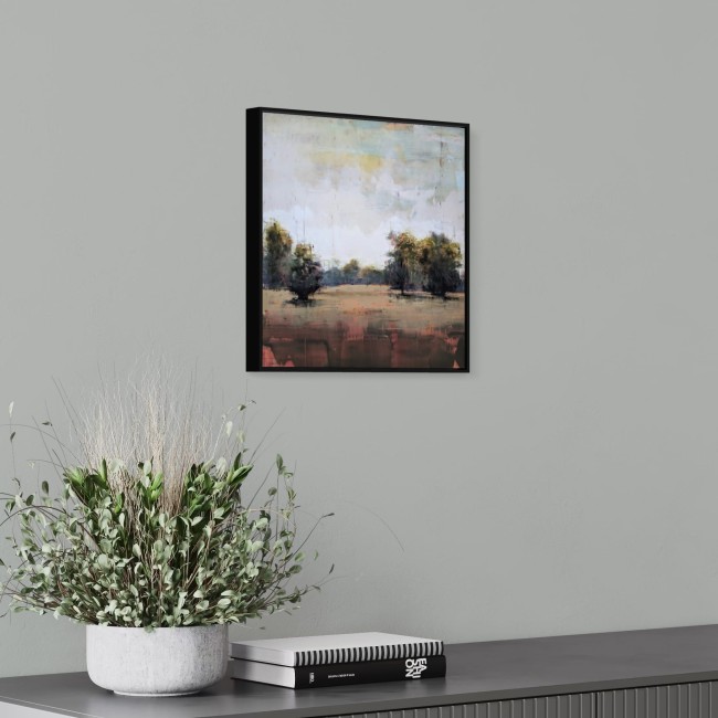 Parklandschaft 03 im schwarzen Rahmen an graugrüner Wand über einem dunklen Sideboard